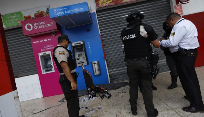 Al sitio llegaron uniformados policiales y personal de seguridad del sitio.
