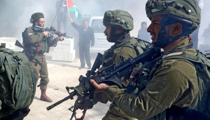Israel bombardea