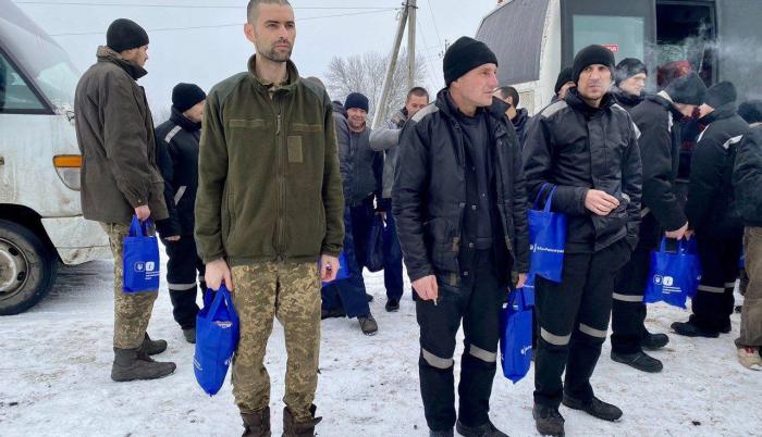 Dozens of Ukrainian a (10081346)