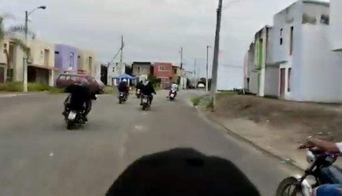 motos guayaquil armas