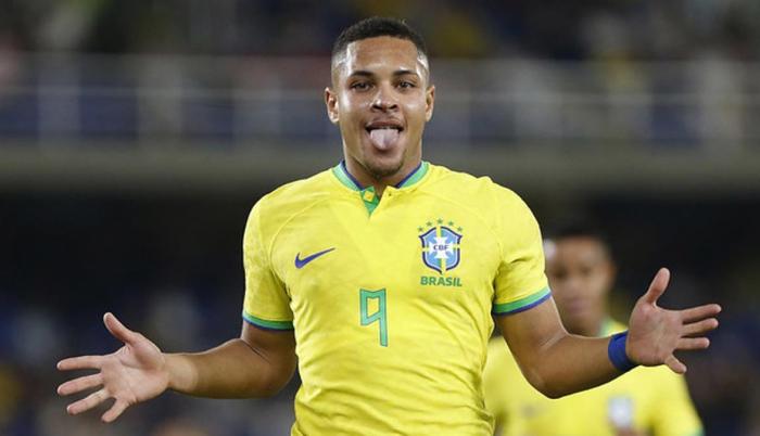 Vitor Roque Brasil