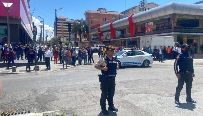 Amenaza De Bomba En Quito: ¿Qué Había En El Paquete Y Cómo Llegó Ahí?