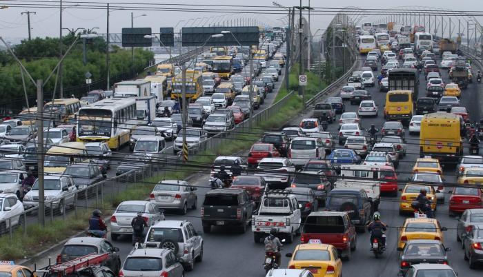 CONGESTIÓN EN EL PUENTE DE LA UNIDAD NACIONAL