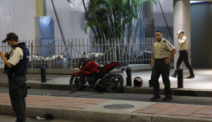 La Policía llegó al lugar para realizar las investigaciones del caso.