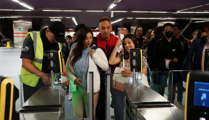 metro- quito- pasajeros