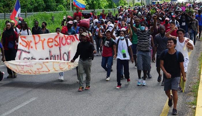 Migrantes venezolanos salen de M xico en caravana hacia EE.UU