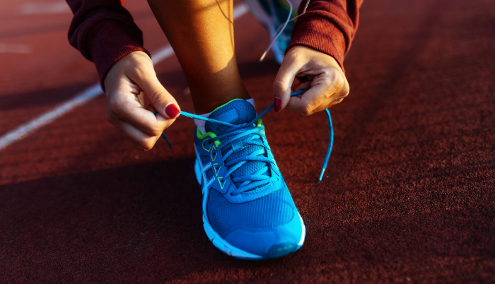 Referencial. El calzado e implementos especializados deportivos forman parte de la resolución.