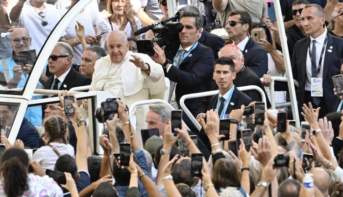 Pope Francis attends (11274102)
