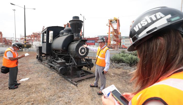 TREN EN EL PUERTO 4