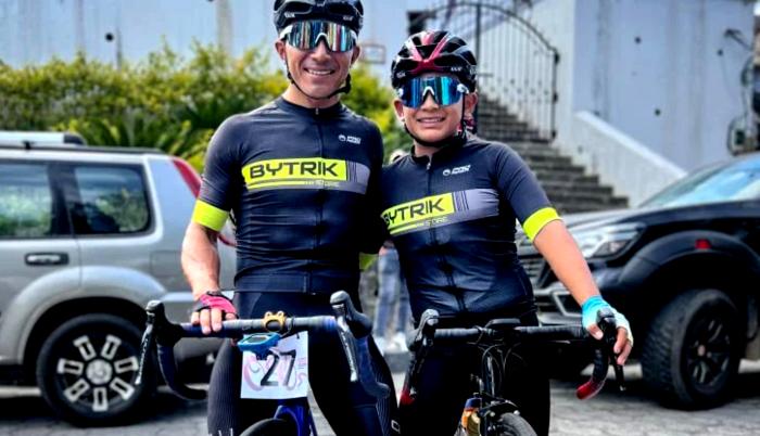 Byron-Guamá-ciclismo-hijo-VueltaalEcuador