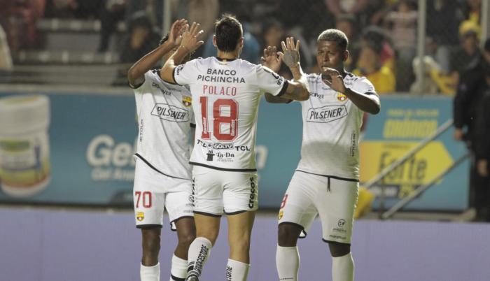 Barcelona gana el primer tiempo del encuentro