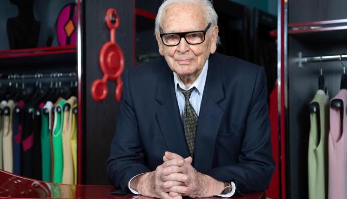 Pierre Cardin, diseñador radicado en Francia