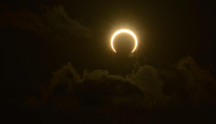 Eclipse solar anular (11372401)