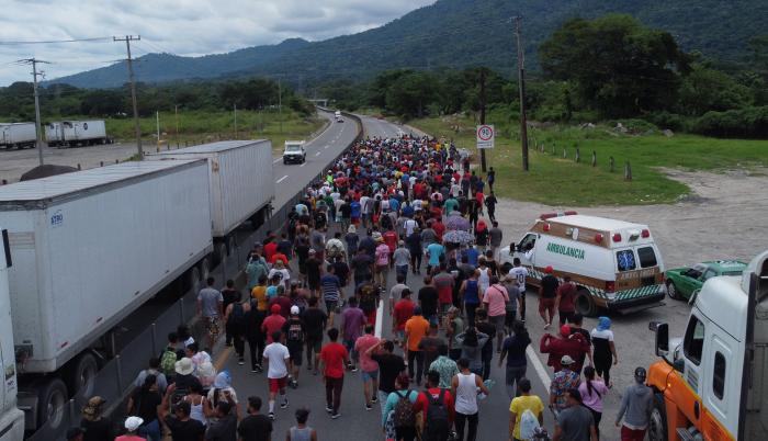 M xico Migrantes bloquean una aduana para presionar por permisos