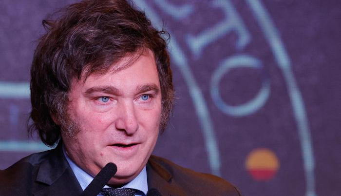 El presidente electo de Argentina, Javier Milei, ofrece un discurso en el