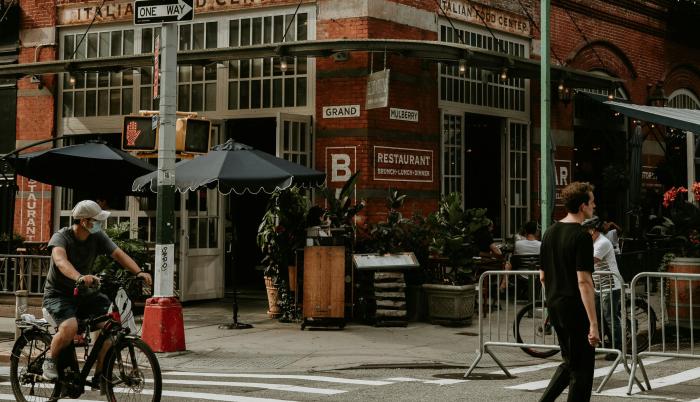 Nueva York le pone mil pegas a las terrazas de los restaurantes
