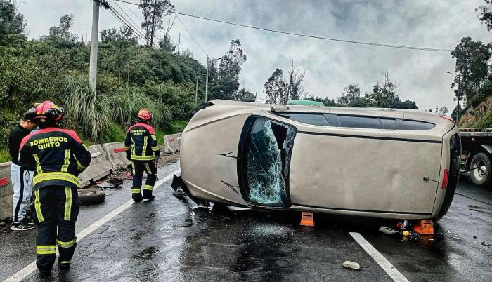 Quito Tres Siniestros En Avenida Simón Bolívar Reporta La Amt 8593