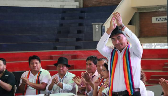 LEONIDAS IZA PRECANDIDATO PACHAKUTIK