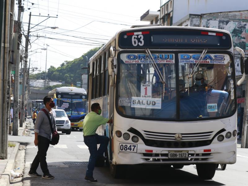 Líneas de buses de Guayaquil reanudaron recorridos en 55 rutas