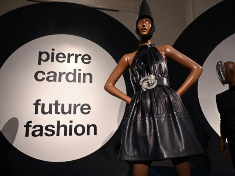 Exhibición del dsieñador Pierre Cardin en el Brooklyn Museum