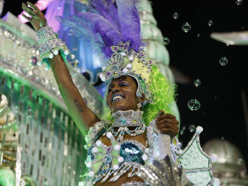 DISFRAZ TRAJE DE REINA DE CARNAVAL: Rio de Janeiro, Brasil 