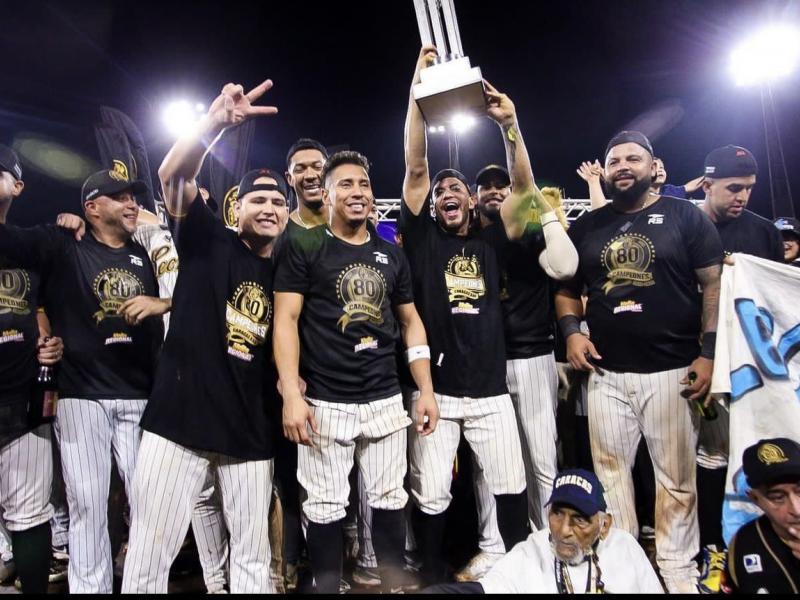 Leones del Caracas celebran la temporada del béisbol de Venezuela