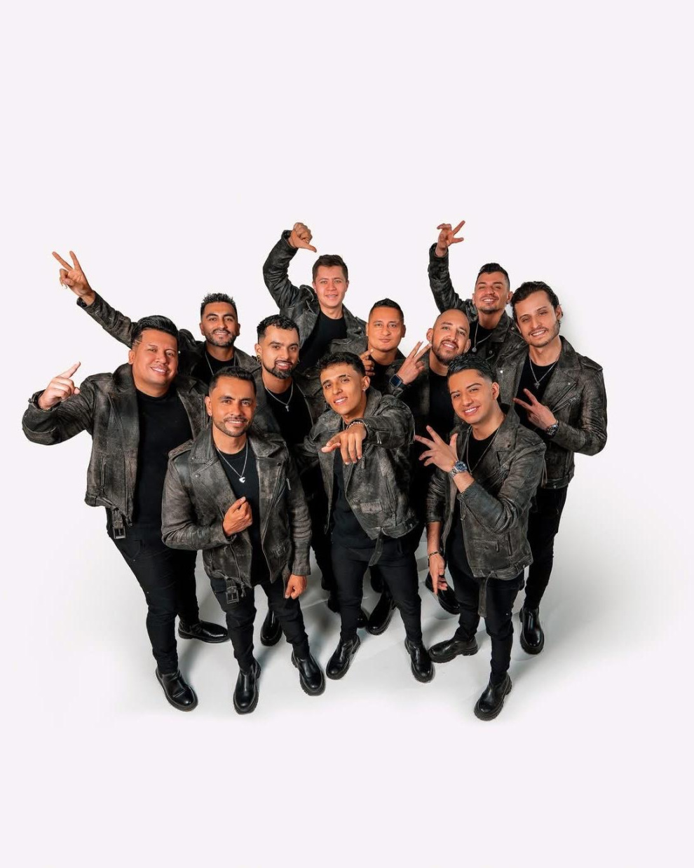 La Banda del Aventurero, agrupación que acompañó a Jiménez durante su carrera, se presentará en el recital.