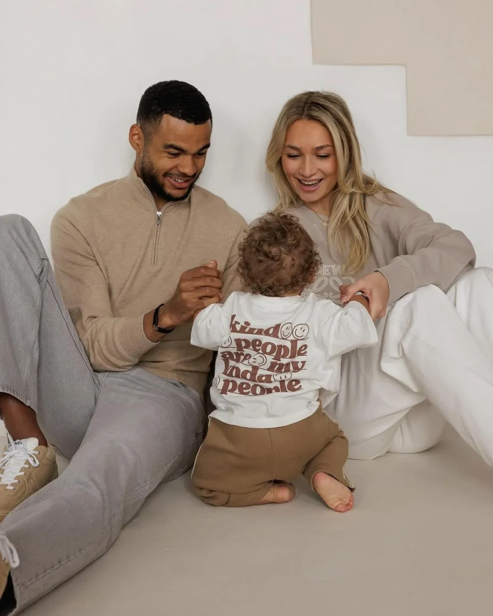 El futbolista del Liverpool y su esposa, Noa van der Bij, tienen un pequeño bebé de poco más de un año.