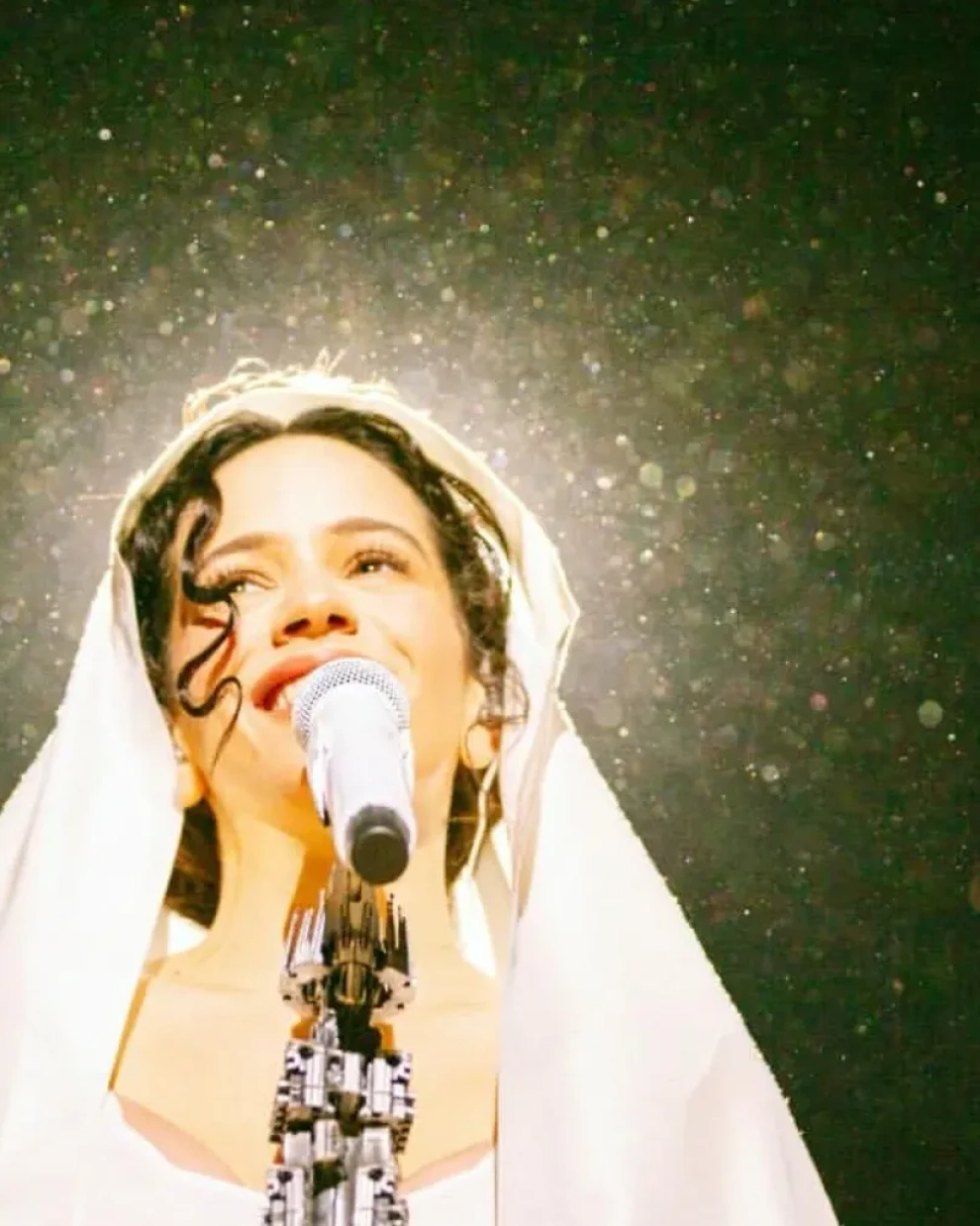 Rosalia comparte un video de Mia Khalifa refiriéndose a los argentinos como "las perlas"