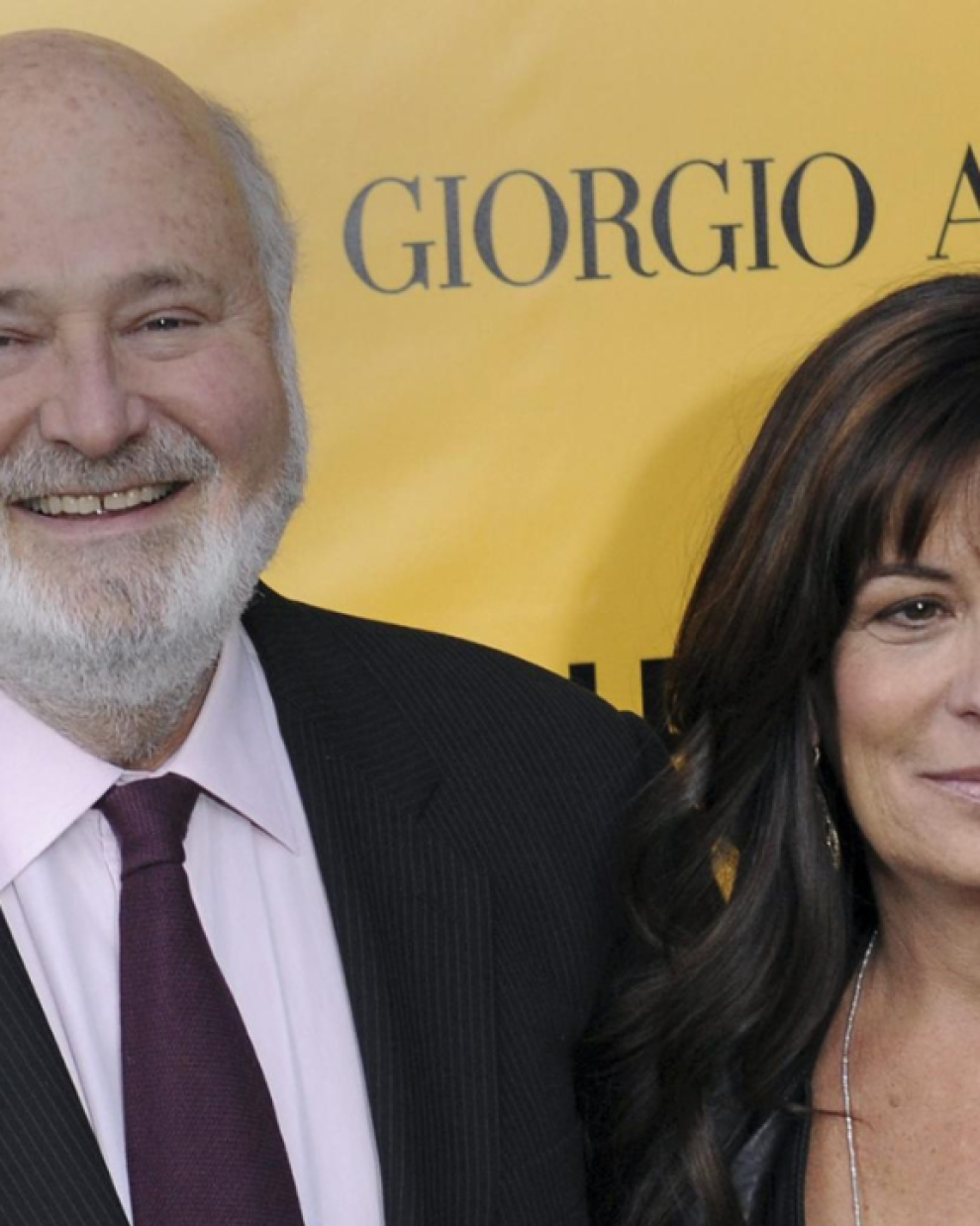 el 17 de diciembre de 2013 en la que el director estadounidense Rob Reiner y su esposa Michele Singer asisten al estreno de The Wolf of Wall Street.