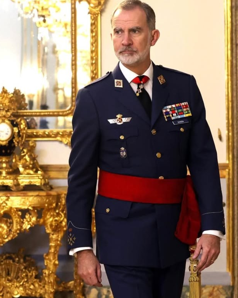 Al rey Felipe VI se lo ha vinculado con hombres, entre ellos artistas como Miguel Bosé