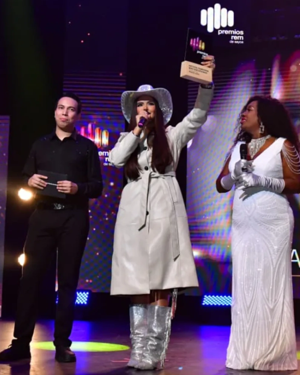 Dayanara Peralta se convierte en la artista femenina más escuchada.