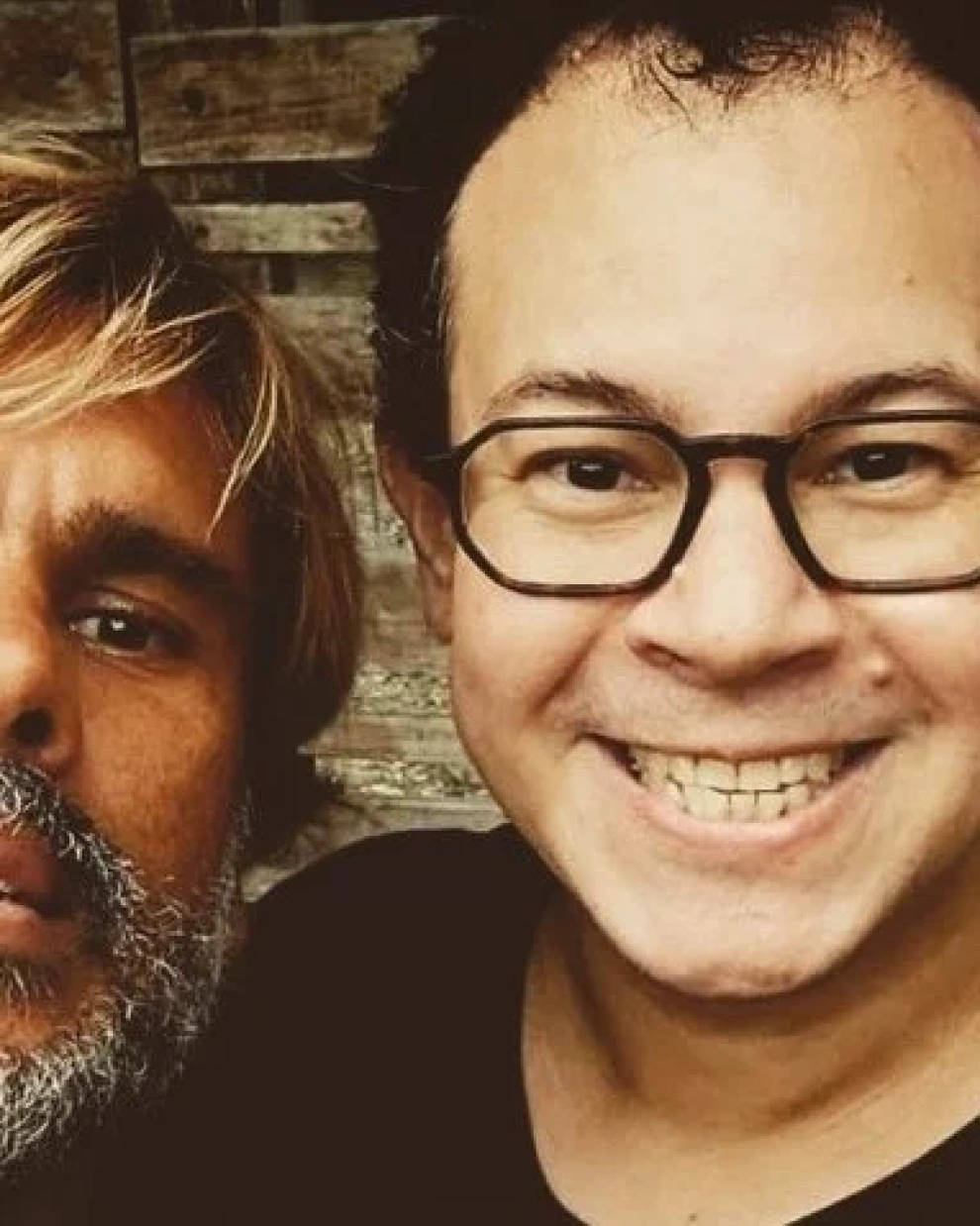 Nelson Coral (izquierda, guitarra y voz) y Juan Fernando Andrade conforman la banda portovejense de rock Los Pescados.