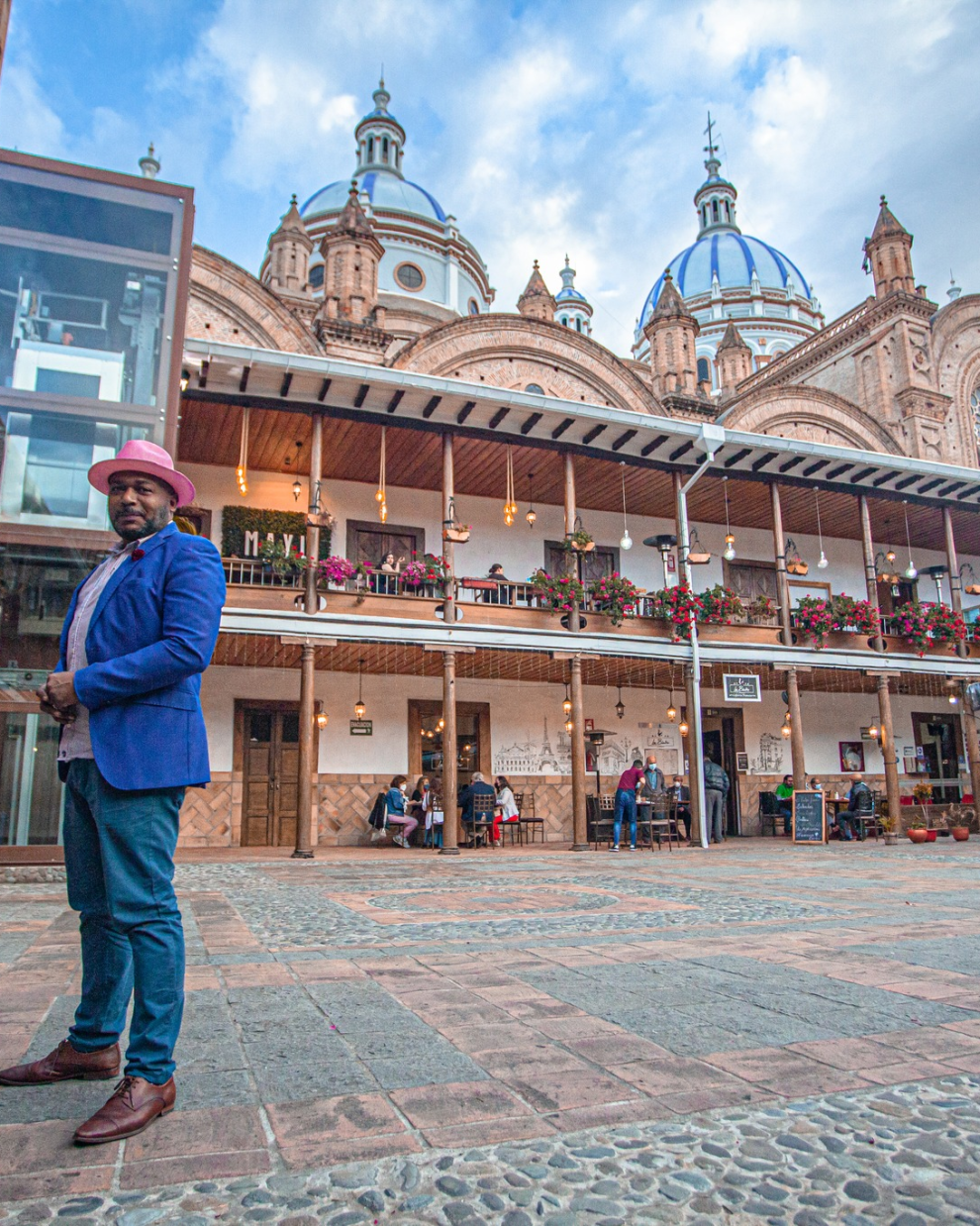 Tras el susto que pasó, Richard Barker se toma un descanso para recuperarse.