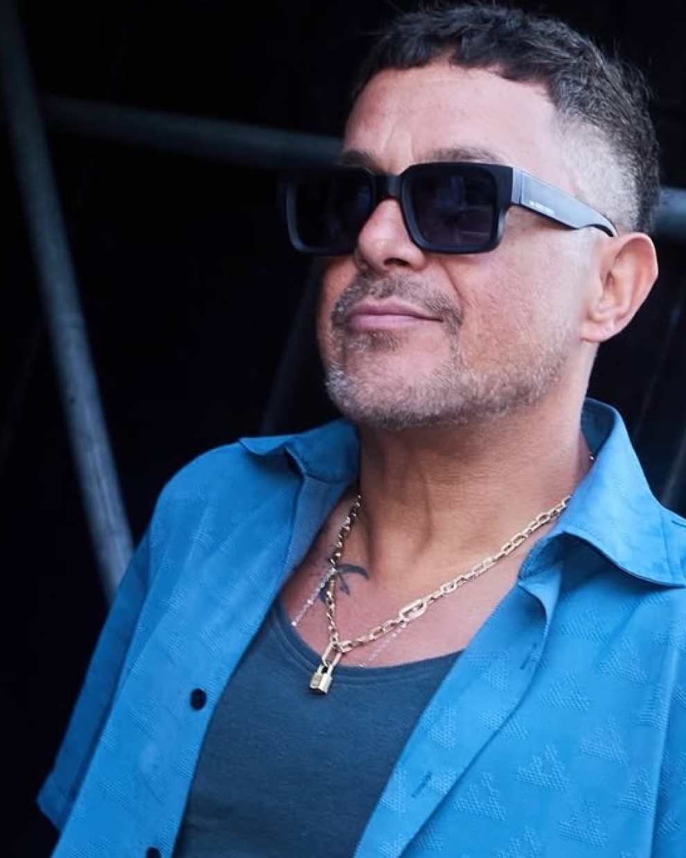 Alejandro Sanz.disfruta de su romance con la actriz peruana.