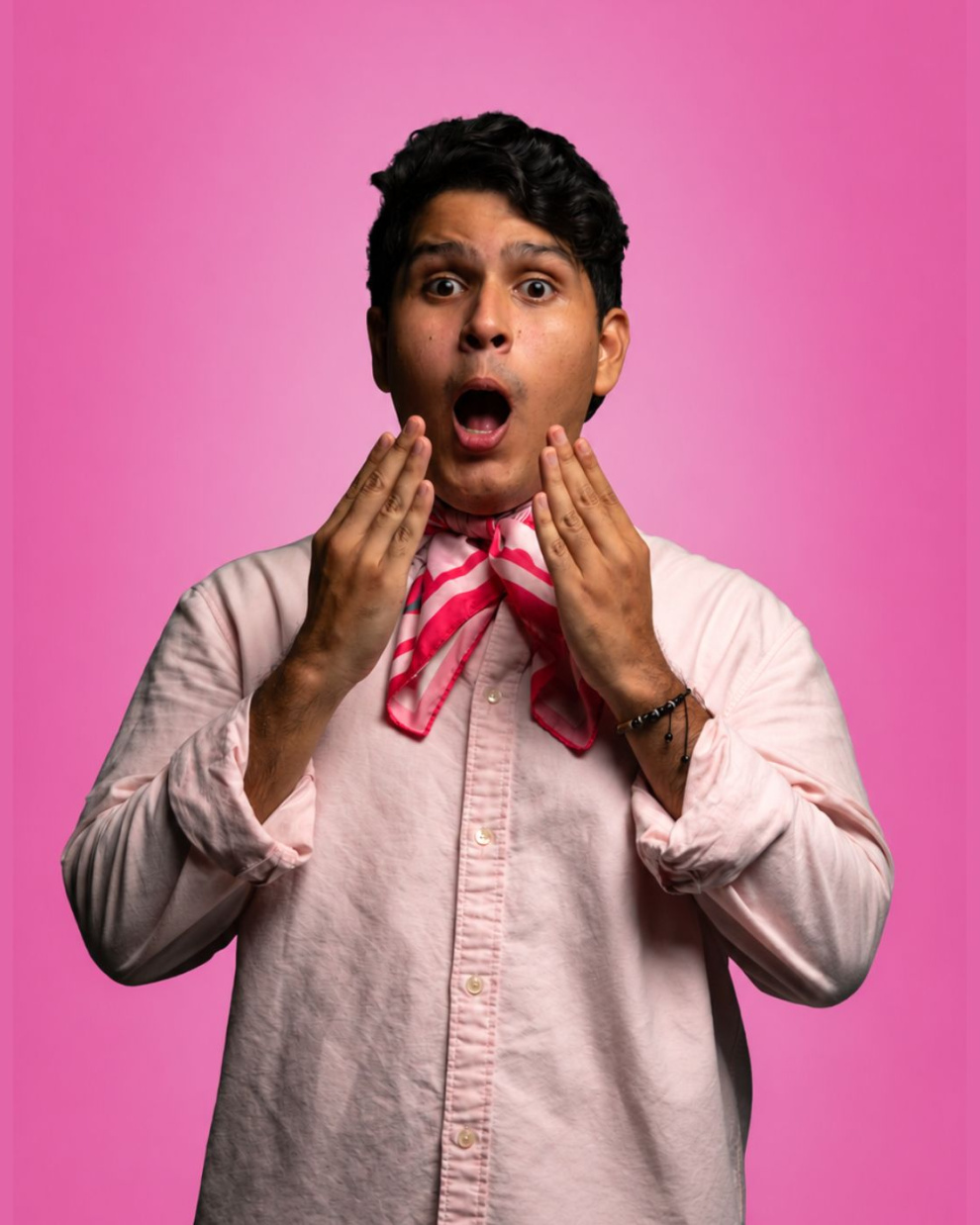 Adrián Siup convierte al Falso 9 en una miniserie digital sobre conquista, humor y masculinidad.