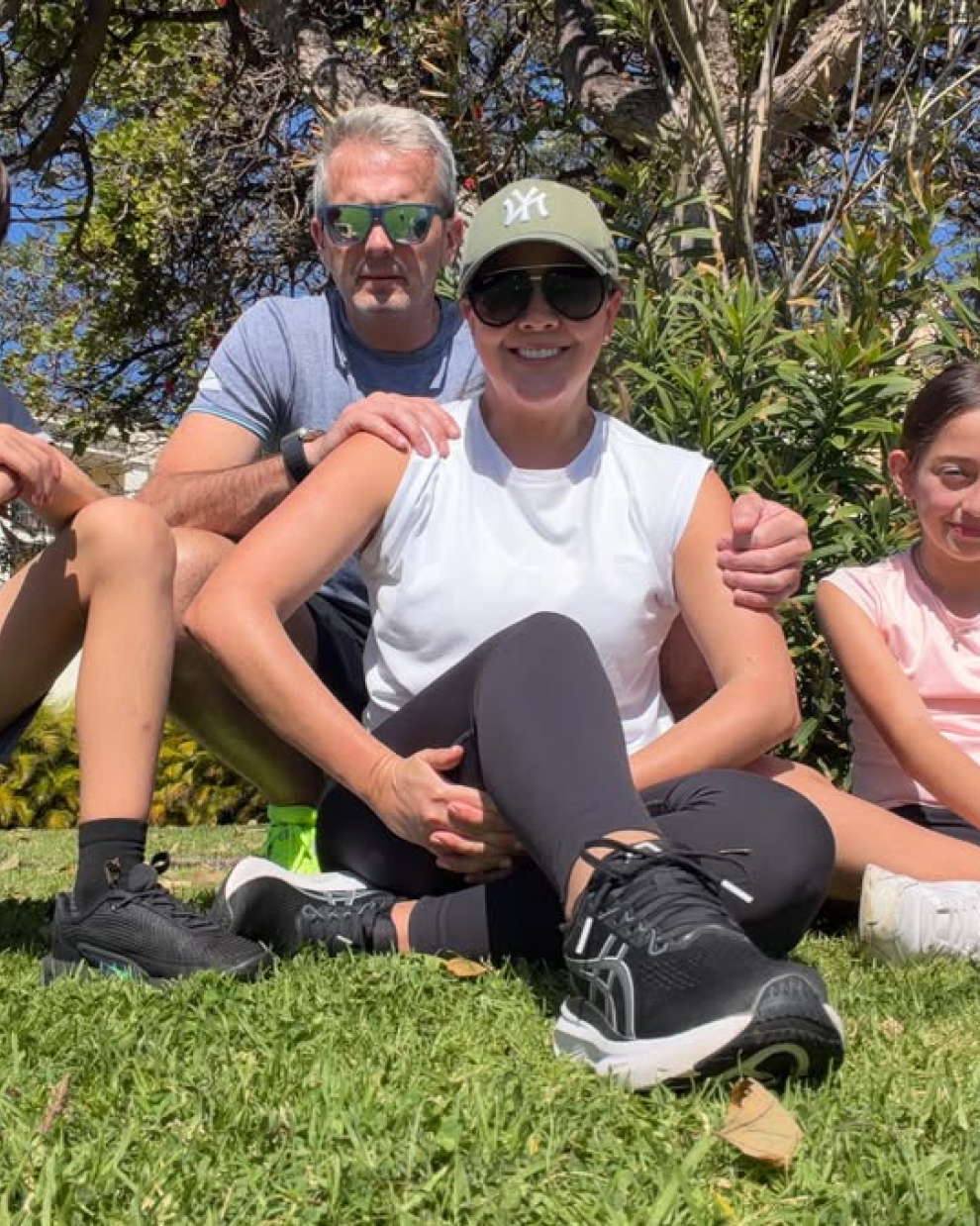 La familia ya está instalada en Cascais, mientras espera la llegada de Frida, su perrita, que permanece temporalmente en Madeira.