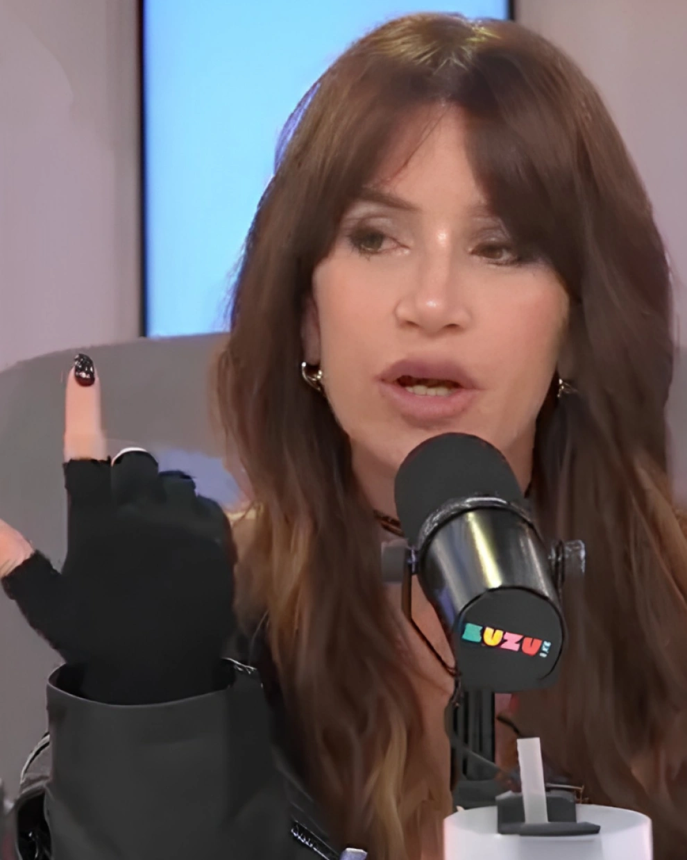 Florencia Peña pidió disculpas públicas y anunció su salida de Luzu TV tras el error al aire.