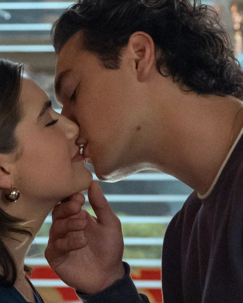 La primera temporada adaptó la historia de Hannah y Garrett, interpretados por Ella Bright y Belmont Cameli.