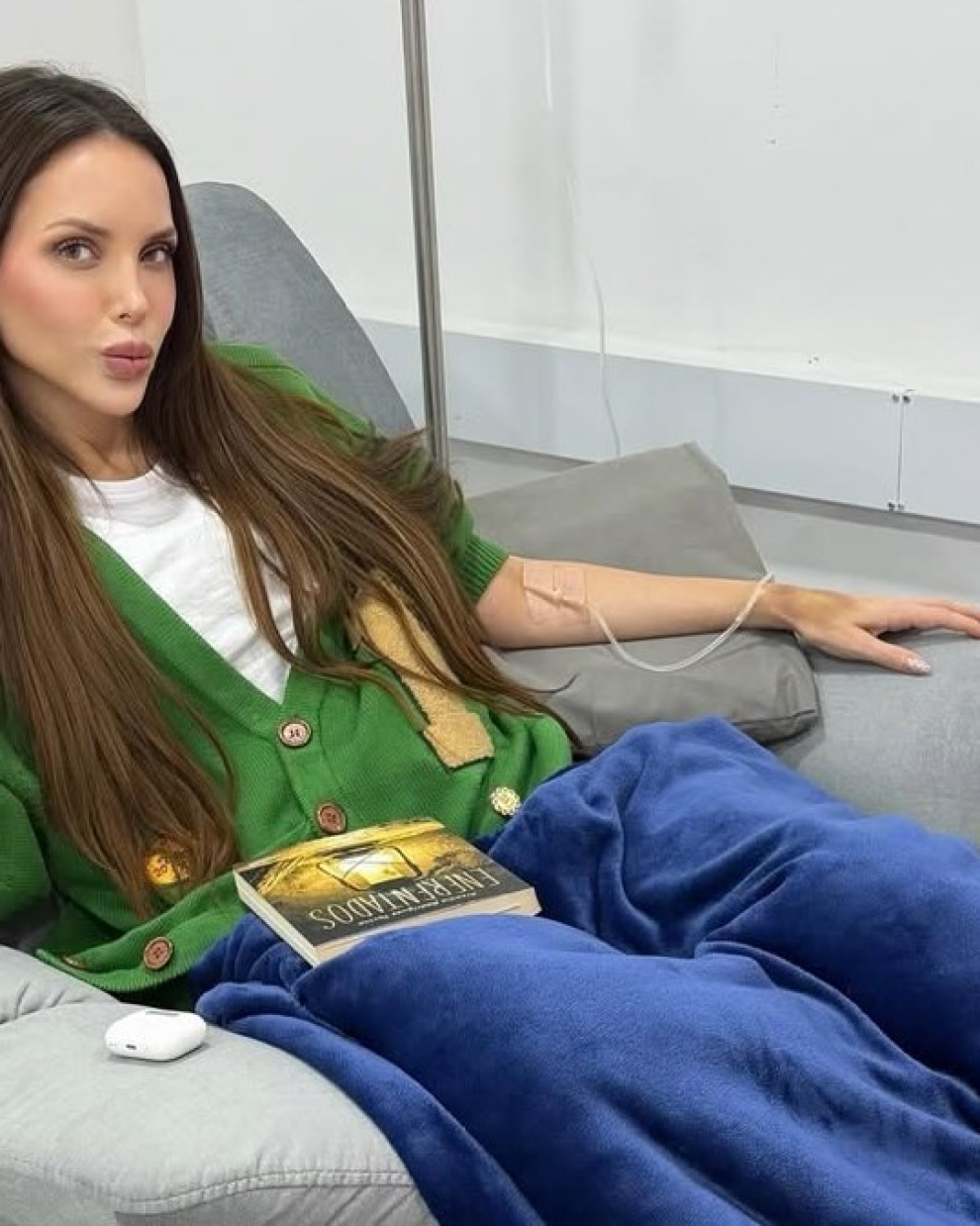 La actriz viajó a Colombia para someterse a una cirugía de explantación y reconstrucción mamaria con tejido propio.