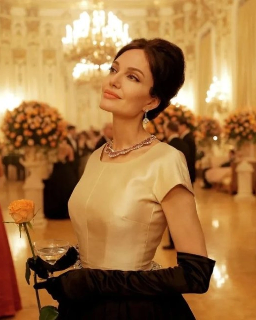 Angelina Jolie es una de las estrellas afectadas.