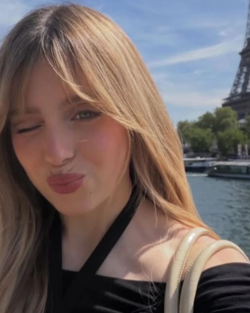 Roro, influencer española en París, en medio de la polémica por acusaciones en redes sociales.