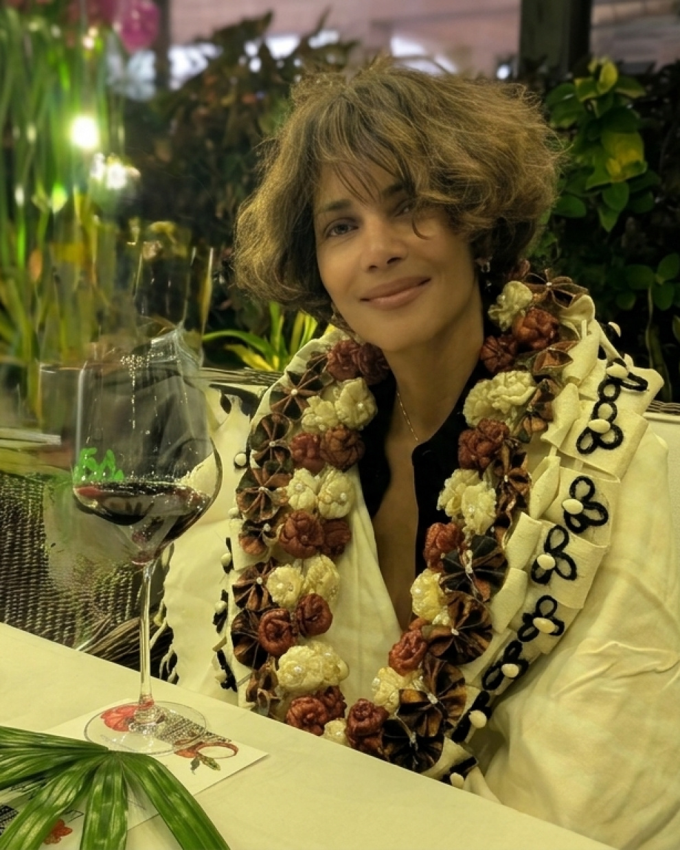 Halle Berry cumple 60 años de una vida que incluye un premio Óscar, la producción, la dirección y la defensa de la salud femenina y la edad.