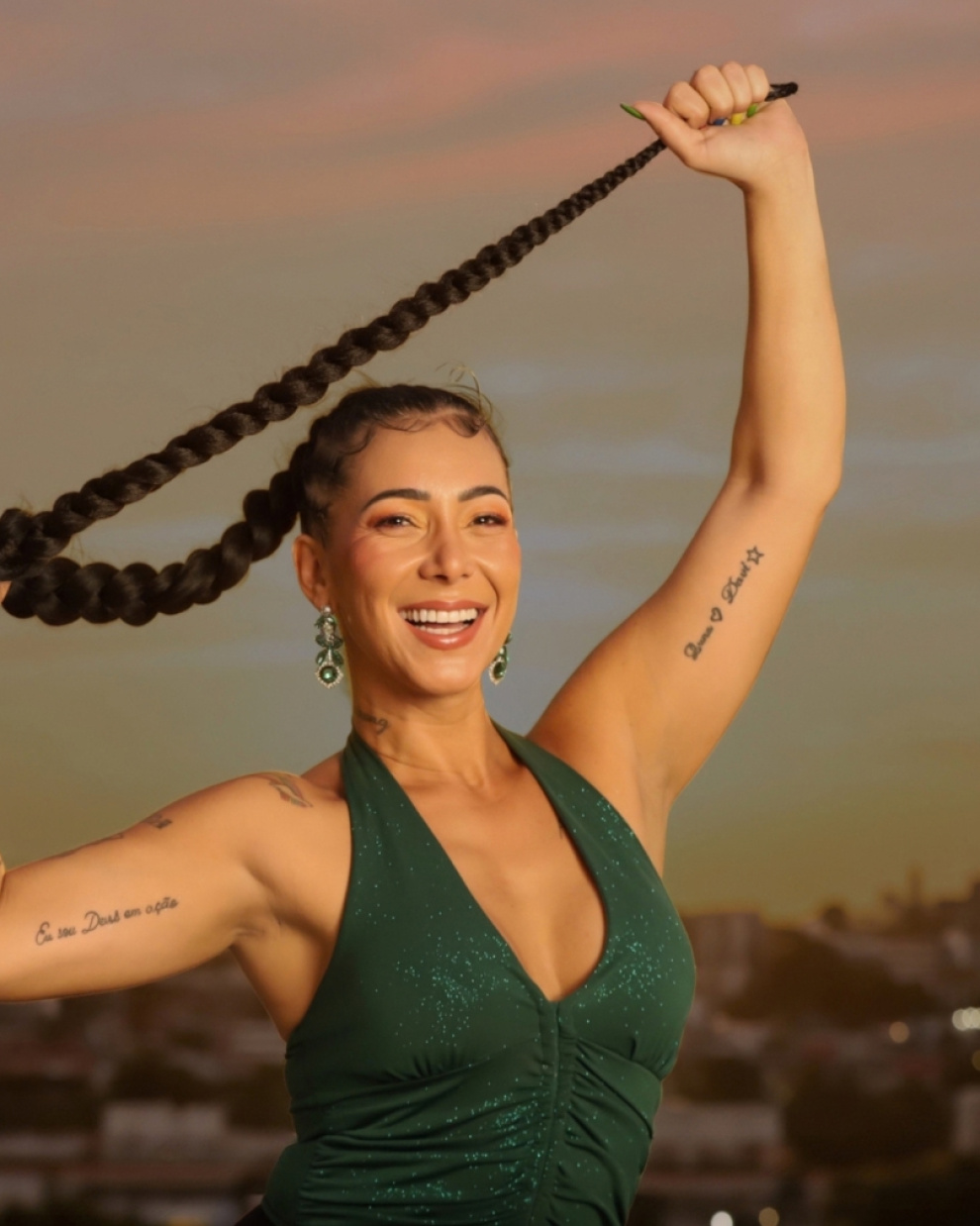 La brasileña, recordada por Ta Dominado, extendió su estadía hasta octubre para presentarse en circos.