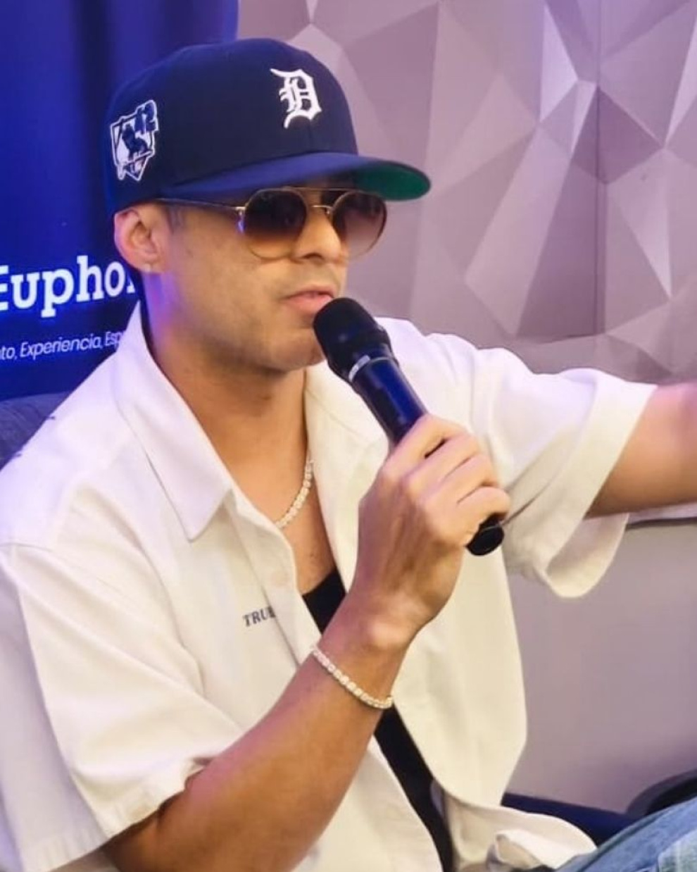 Ken-Y en la rueda de prensa del Enamorado Tour en Guayaquil