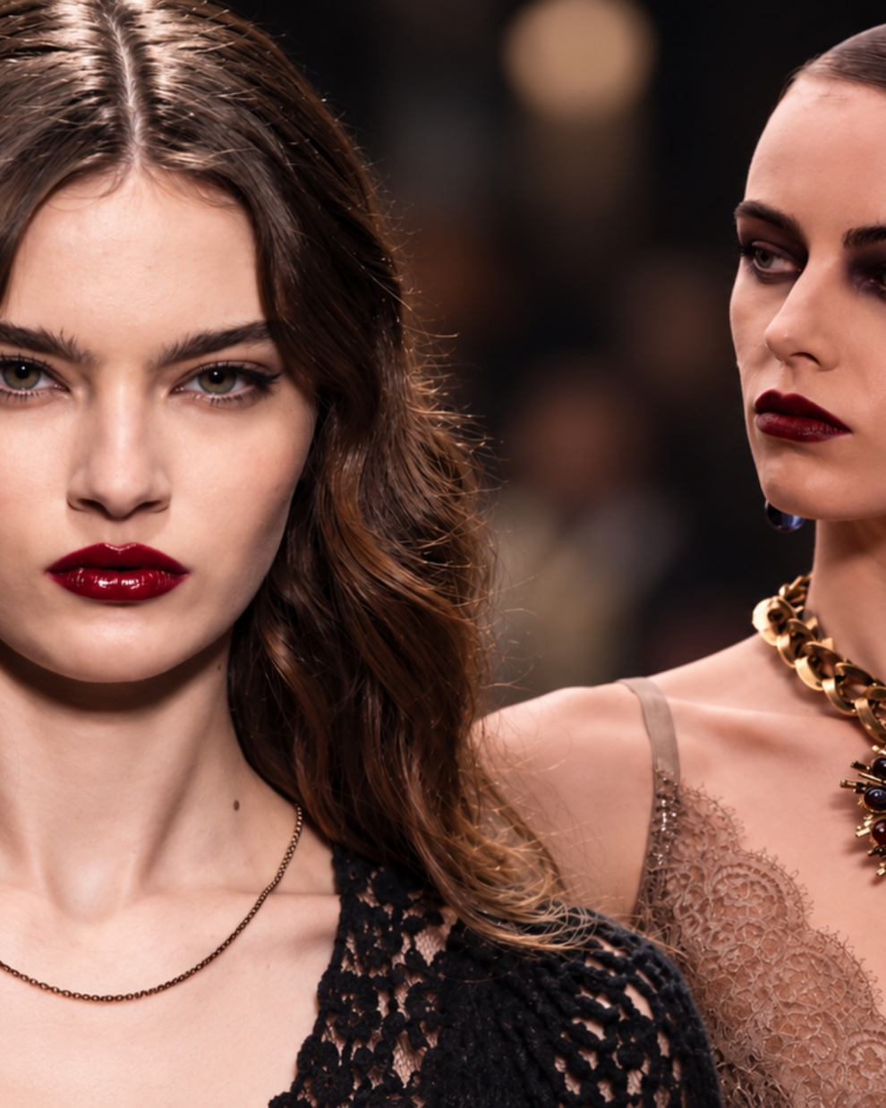 Labios intensos, ojos profundos y una estética sofisticada se logra con este color.