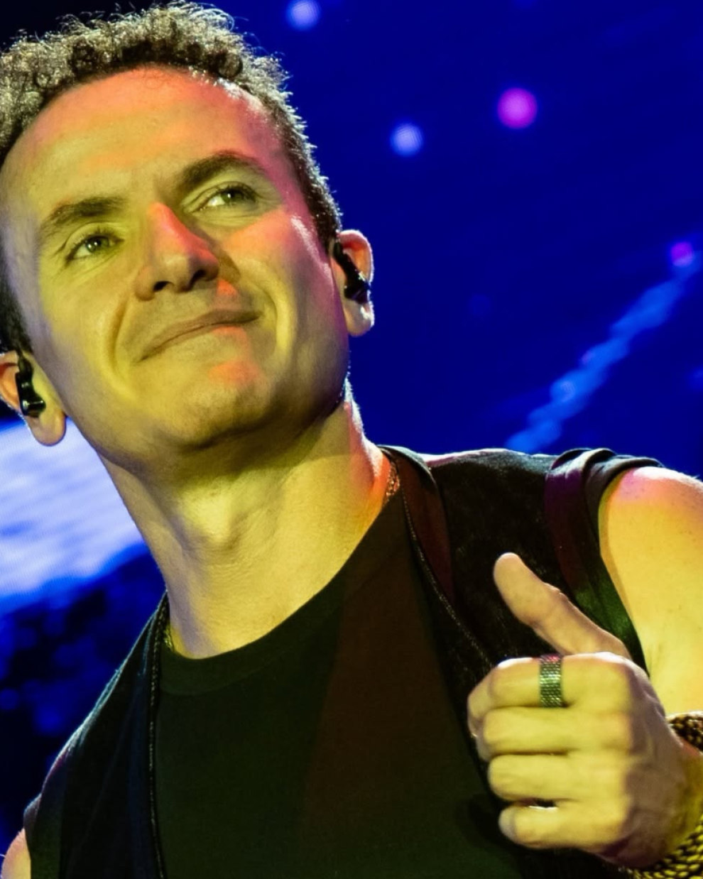 El cantante colombiano Fonseca durante su reciente presentación, el 9 de octubre de 2026, en Guayaquil.