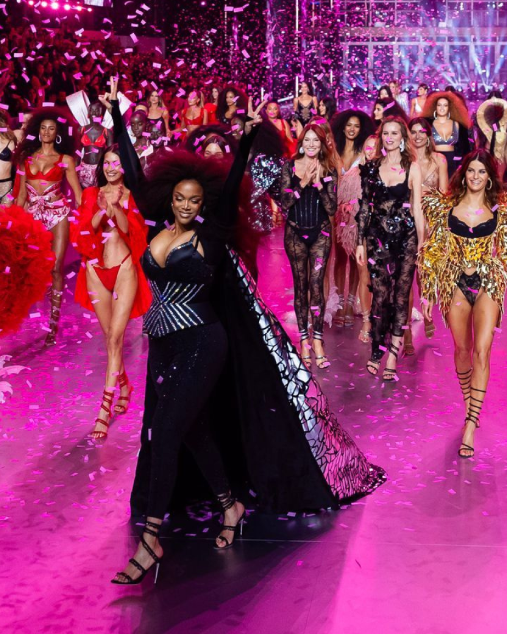 Tyra Banks en el desfile de Victoria´s Secret en 2024.