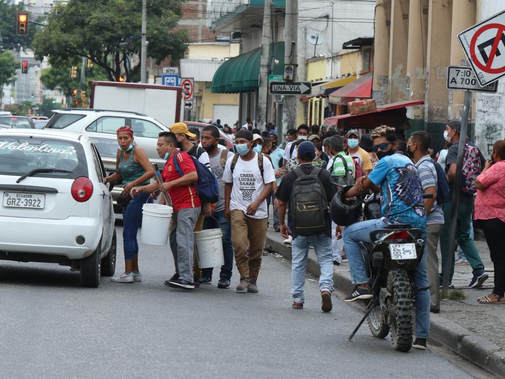 Caos. La movilización sin buses es cada vez más cruenta. Guayaquil gasta hasta tres veces más en pasaje.