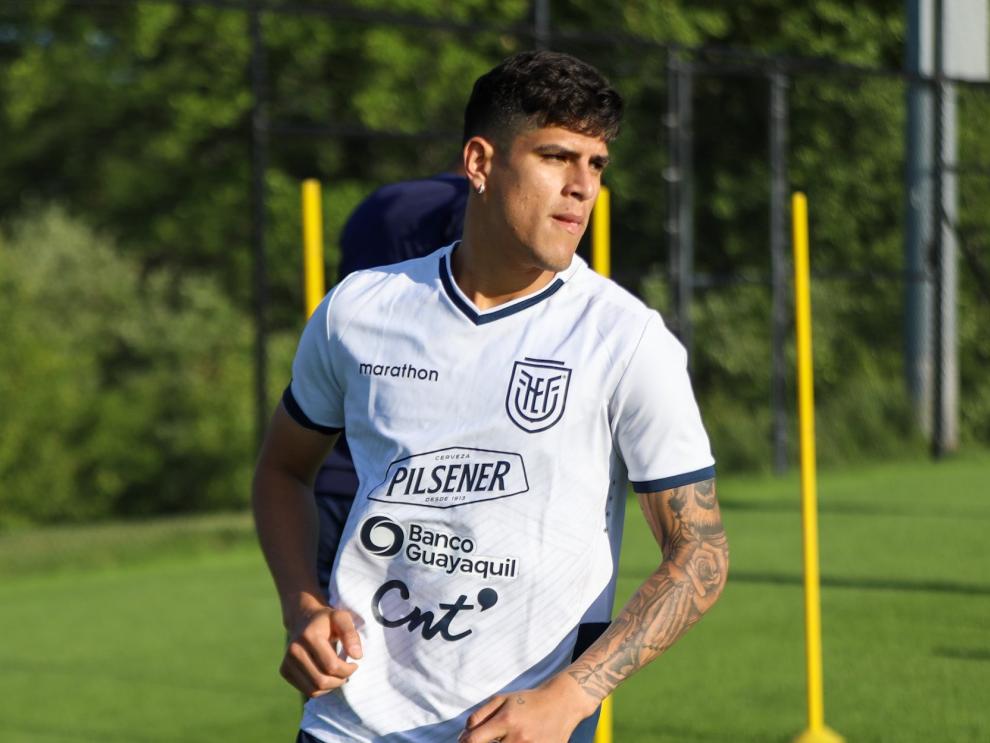 PIERO-HINCAPIE-ENTRENAMIENTO-TRICOLOR